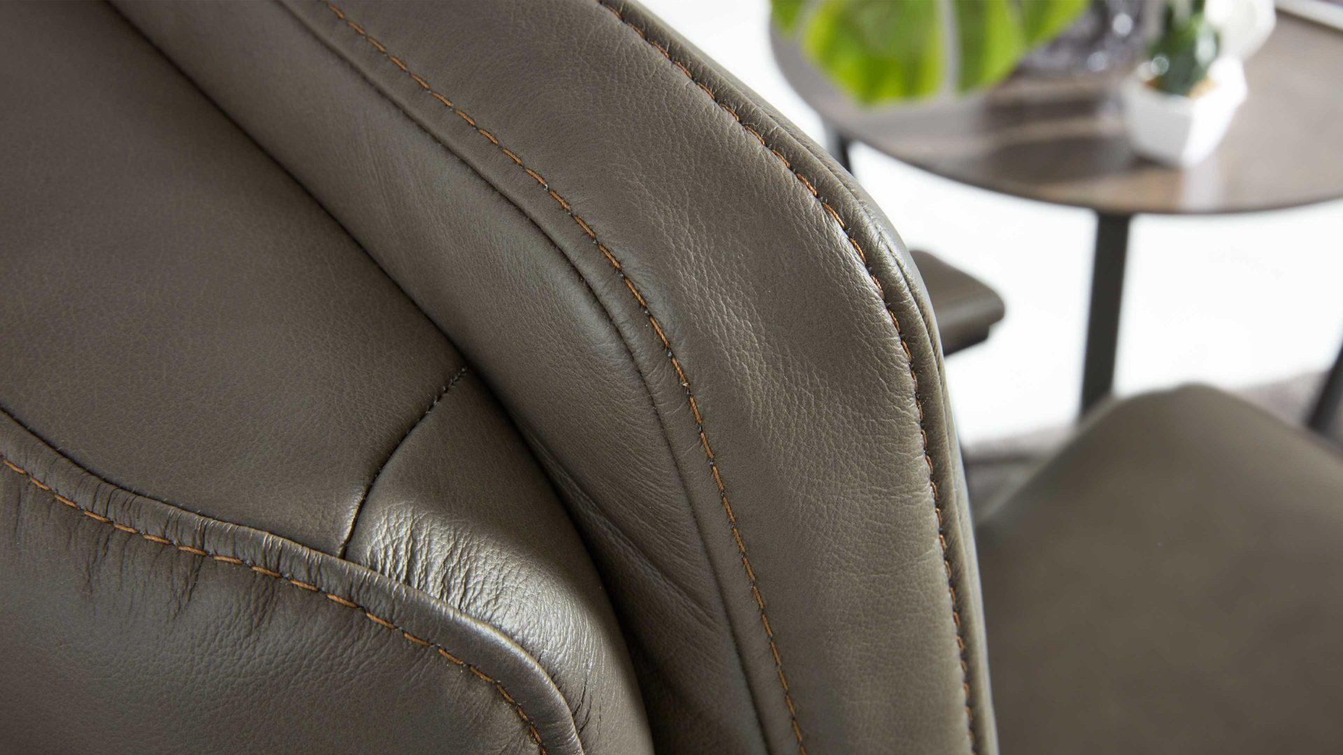 Relaxsessel Interliving aus Leder in Grau Interliving Sessel Serie 4541– Relaxsessel motorisch - steingraues LongLife-Leder Vivre & Sternfuß V4S