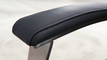 Relaxsessel Interliving aus Leder in Anthrazit Interliving Sofa Serie 4541 – Relaxsessel C manuell - anthrazitfarbenes Leder Credo & Tellerfuß V6