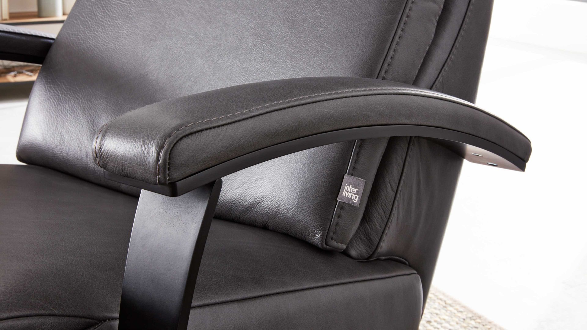 Relaxsessel Interliving aus Leder in Schwarz Interliving Sessel Serie 4541 – Relaxsessel F motorisch - anthrazitfarbenes LongLife-Leder Texas & Sternfuß V4S