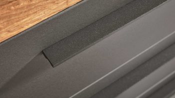 Schubladenkommode Interliving aus Holz in Dunkelgrau Interliving Schlafzimmer Serie 1025 – Schubladenkommode Graphit & Balkeneiche gehackt - vier Schubladen