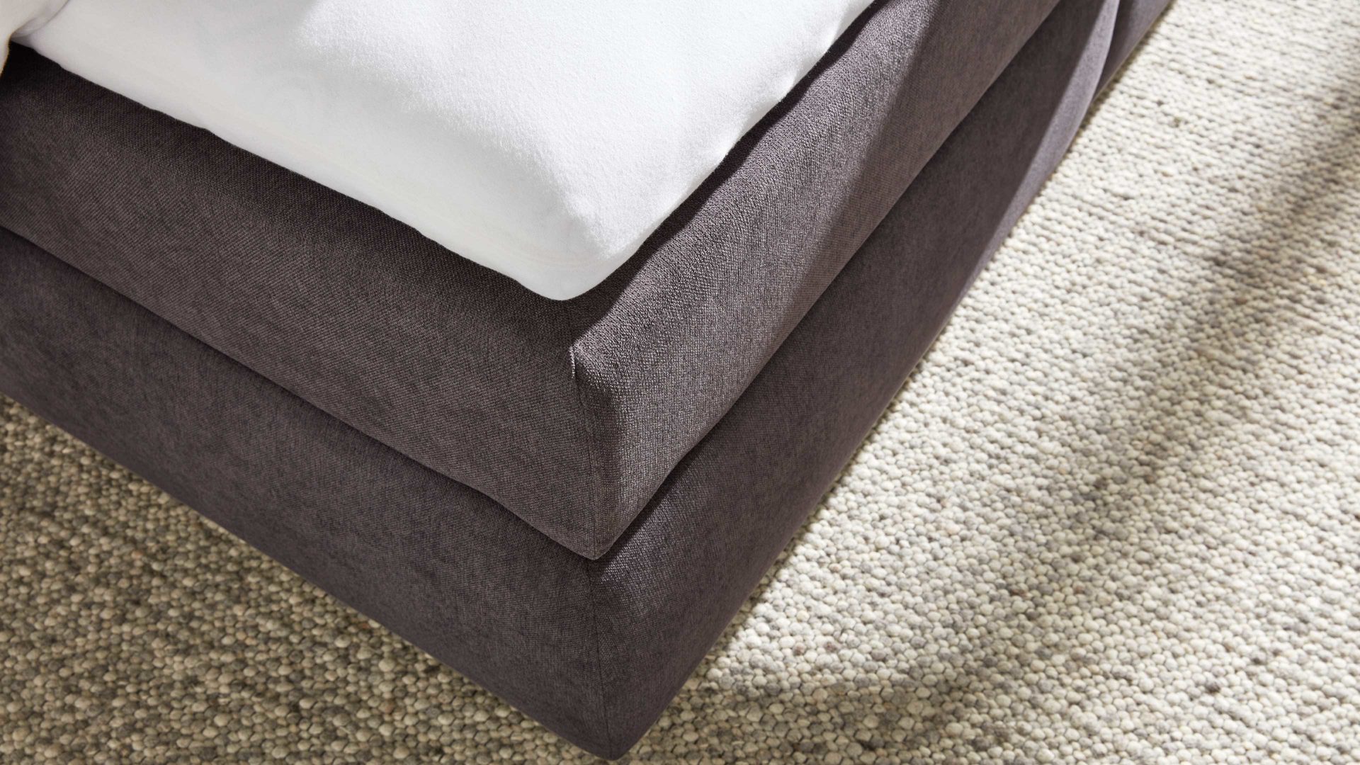 Boxspringbett Interliving aus Stoff in Dunkelgrau Interliving Bettsystem Serie 1414 - Boxspringbett Variante 2 dunkelgrauer Stoffbezug ENF 09 - Liegefläche ca. 160 x 200 cm