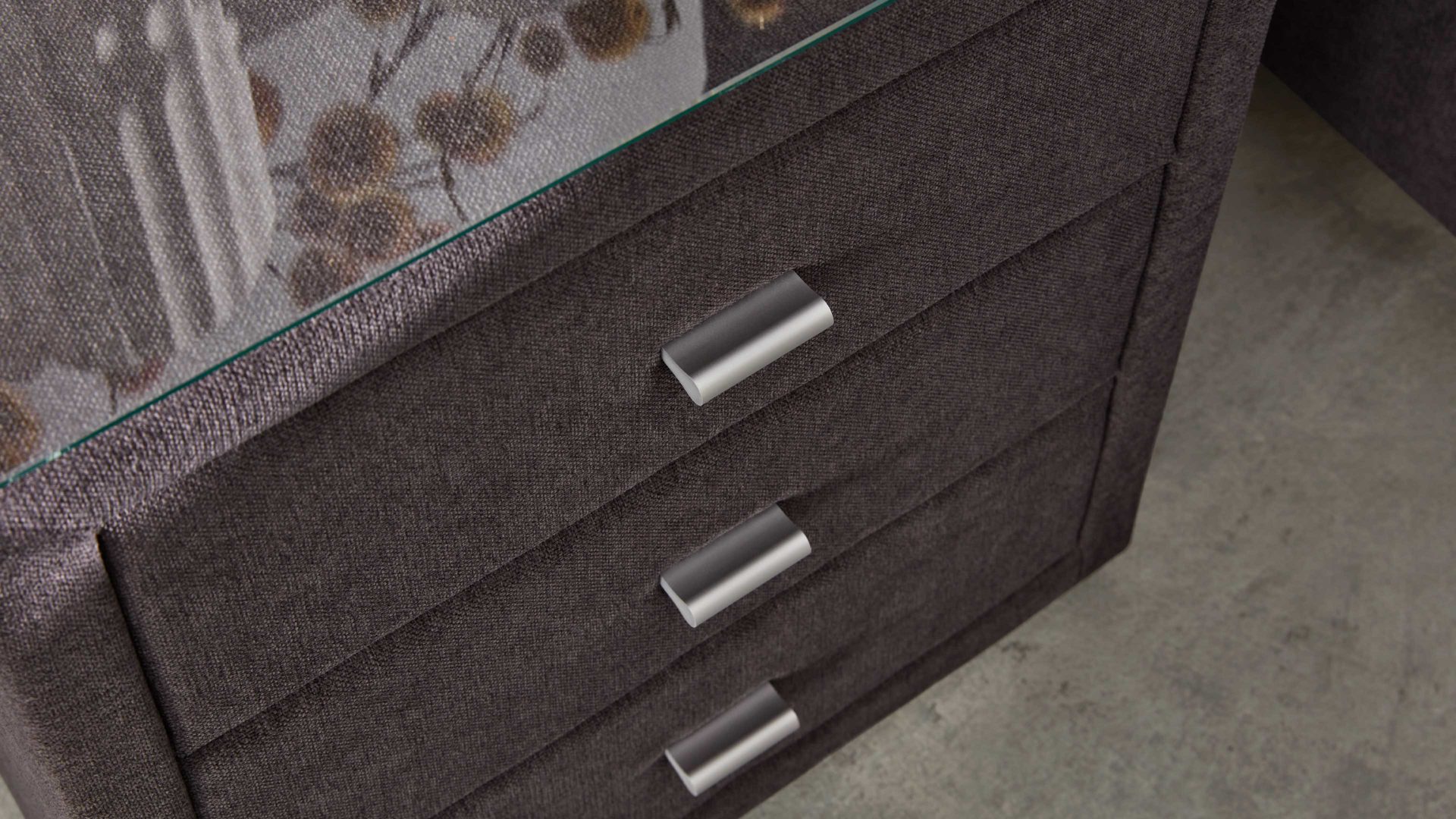 Nachtkommode Interliving aus Stoff in Dunkelgrau Interliving Bettsystem Serie 1414 - Nachtkommode dunkelgrauer Stoffbezug ENF 09 - drei Schubladen