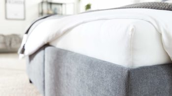 Polsterbett Interliving aus Stoff in Grau Interliving Bettsystem Serie 1414 - Polsterbett elefantgrauer Stoffbezug ENF 29 - Liegefläche ca. 180 x 200 cm