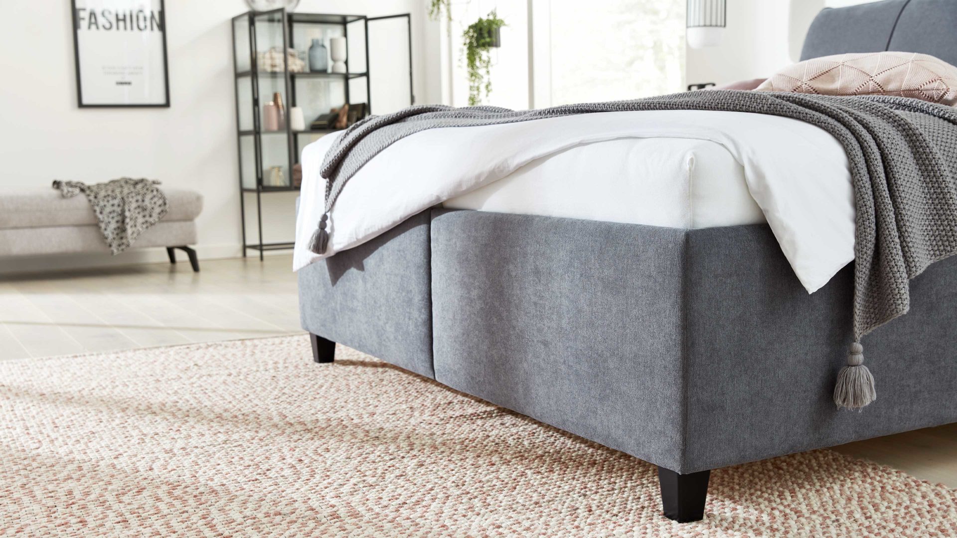 Polsterbett Interliving aus Stoff in Grau Interliving Bettsystem Serie 1414 - Polsterbett Variante 3 elefantgrauer Stoffbezug ENF 29 - Liegefläche ca. 180 x 200 cm