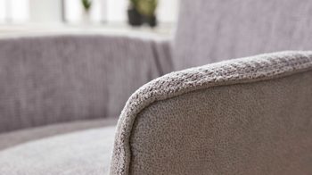 Polsterstuhl Interliving aus Stoff in Hellgrau Interliving Esszimmer Serie 5111 – Schalensessel 9222-04 Rückholfunktion - platinfarbene Bezugkombi 959 & schwarzes Eisen