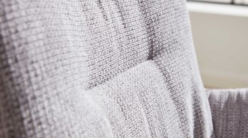 Polsterstuhl Interliving aus Stoff in Hellgrau Interliving Esszimmer Serie 5111 – Schalensessel platinfarbene Bezugkombi 959 & schwarzes Eisen