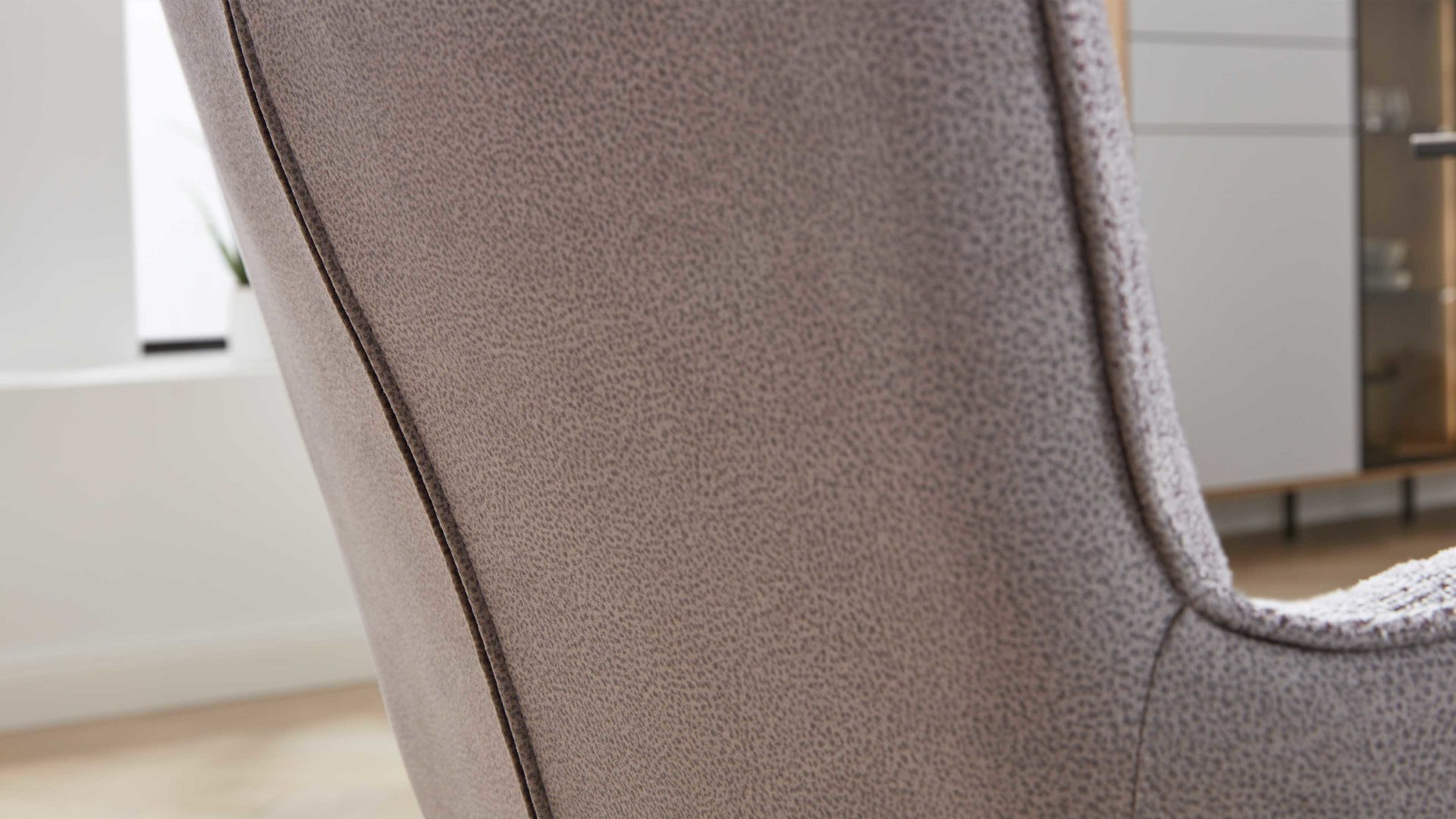 Polsterstuhl Interliving aus Stoff in Hellgrau Interliving Esszimmer Serie 5111 – Schalensessel platinfarbene Bezugkombi 959 & schwarzes Eisen