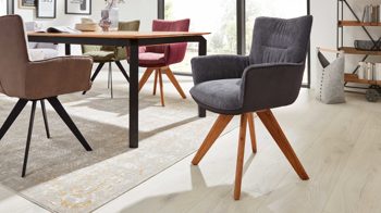 Polsterstuhl Interliving aus Stoff in Dunkelgrau Interliving Esszimmer Serie 5111 – Schalensessel Rückholfunktion - graphitfarbene Bezugkombi 950 & Eiche