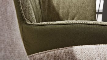 Polsterstuhl Interliving aus Stoff in Grün Interliving Esszimmer Serie 5111 – Schalensessel Rückholfunktion - grüne Bezugkombi 955 & schwarzes Eisen