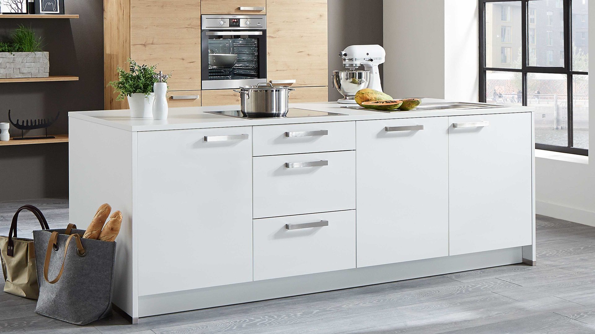 Einbauküche Nolte® küchen aus Holz in Weiß nolte® Einbauküche Soft Lack mit AEG-Einbaugeräten Arcticweiß & Wildeiche rustikal – zweizeilig