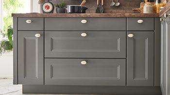 Einbauküche Nolte® küchen aus Holz in Dunkelgrau nolte® Einbauküche Windsor mit AEG-Einbaugeräten Quarzgrau & Eiche Barrique – zweizeilig