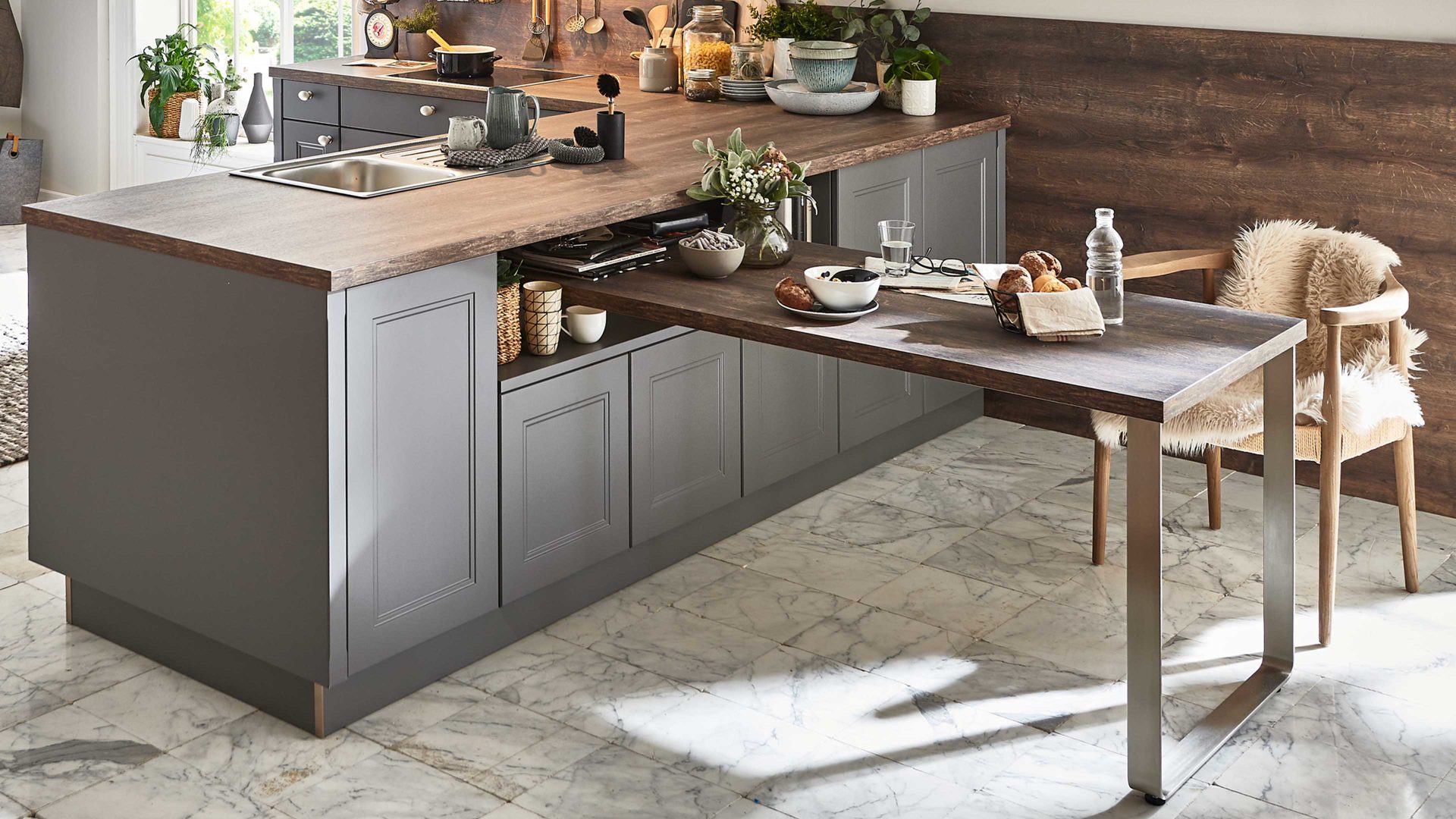 Einbauküche Nolte® küchen aus Holz in Dunkelgrau nolte® Einbauküche Windsor mit AEG-Einbaugeräten Quarzgrau & Eiche Barrique – zweizeilig