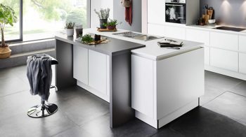 Einbauküche Nolte® küchen aus Holz in Weiß nolte® Einbauküche Soft mit AEG-Einbaugeräten Weiß & Quarzgrau – zweiteilig