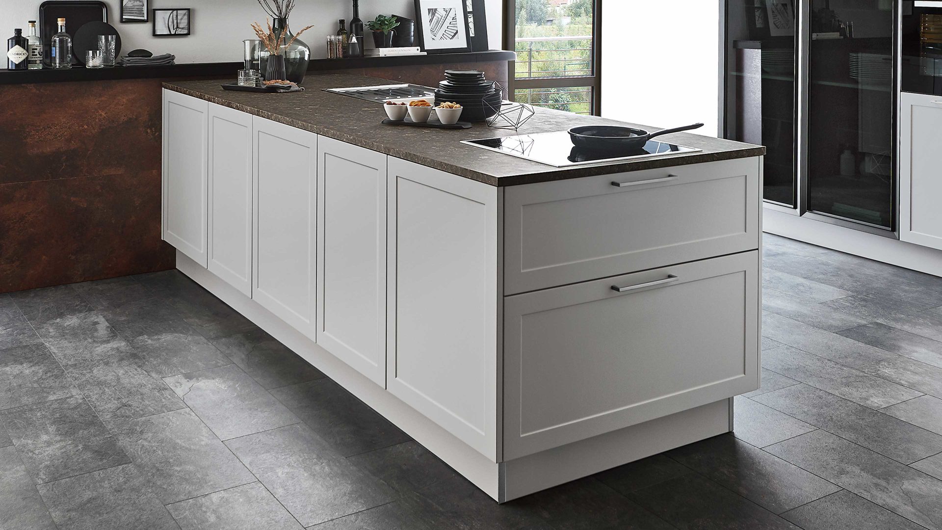 Einbauküche Nolte® küchen aus Holz in Hellgrau nolte® Einbauküche Focus mit Miele-Einbaugeräten Platingrau – dreizeilig