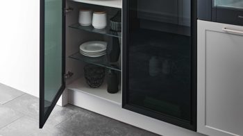 Einbauküche Nolte® küchen aus Holz in Hellgrau nolte® Einbauküche Focus mit Miele-Einbaugeräten Platingrau – dreizeilig