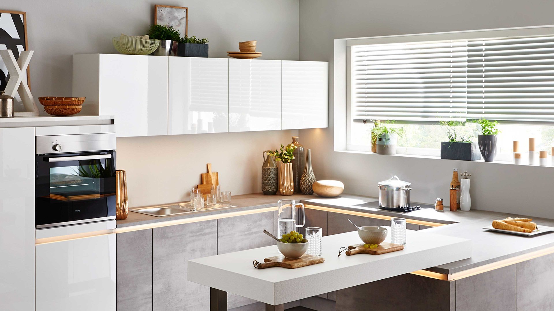 Einbauküche Nolte® küchen aus Holz in Weiß nolte® Einbauküche Lux mit Einbaugeräten Weiß & Beton - Stellfläche ca. 360 x 297 cm