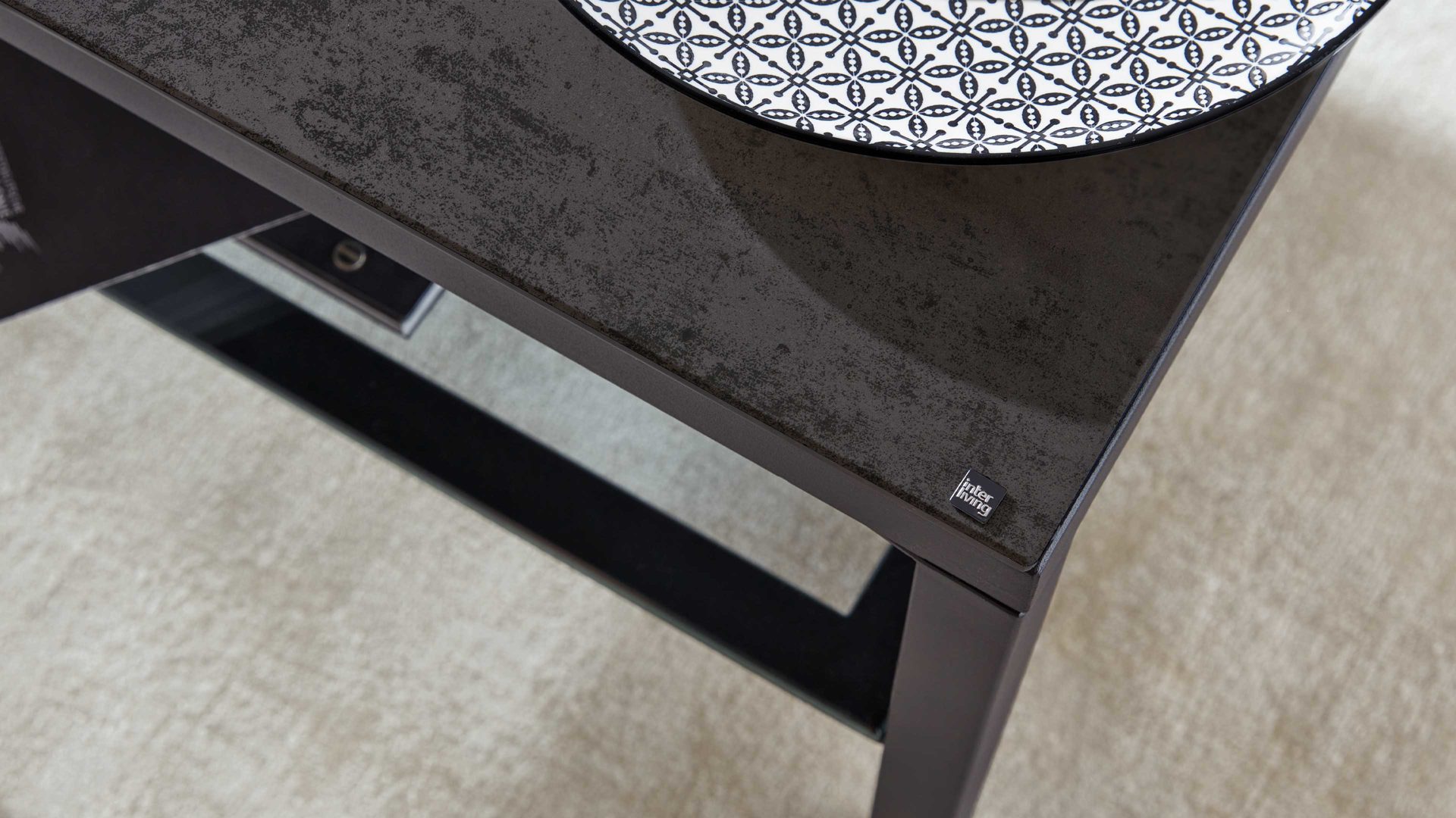 Couchtisch Interliving aus Keramik in Dunkelgrau Interliving Couchtisch Serie 6210 - Couchtisch CT194TI titanfarbene Keramik & schwarzer Stahl - ca. 120 x 70 cm