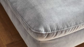 Polsterhocker modulmaster aus Stoff in Grau Modulmaster MM-ZE1126 - XXL-Hocker silberfarbener Velours Amira - ca. 125 x 62 cm