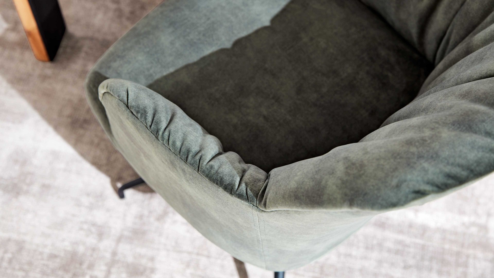 Polsterstuhl Interliving aus Stoff in Grün Interliving Esszimmer Serie 5110 - Armlehnstuhl C1212 grüner Bezug Genova & schwarzer Spinnenfuß