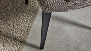 Polsterstuhl Interliving aus Stoff in Grau Interliving Esszimmer Serie 5110 - Armlehnstuhl silberfarbener Bezug Calvin & ebenholzfarbene Holzfüße