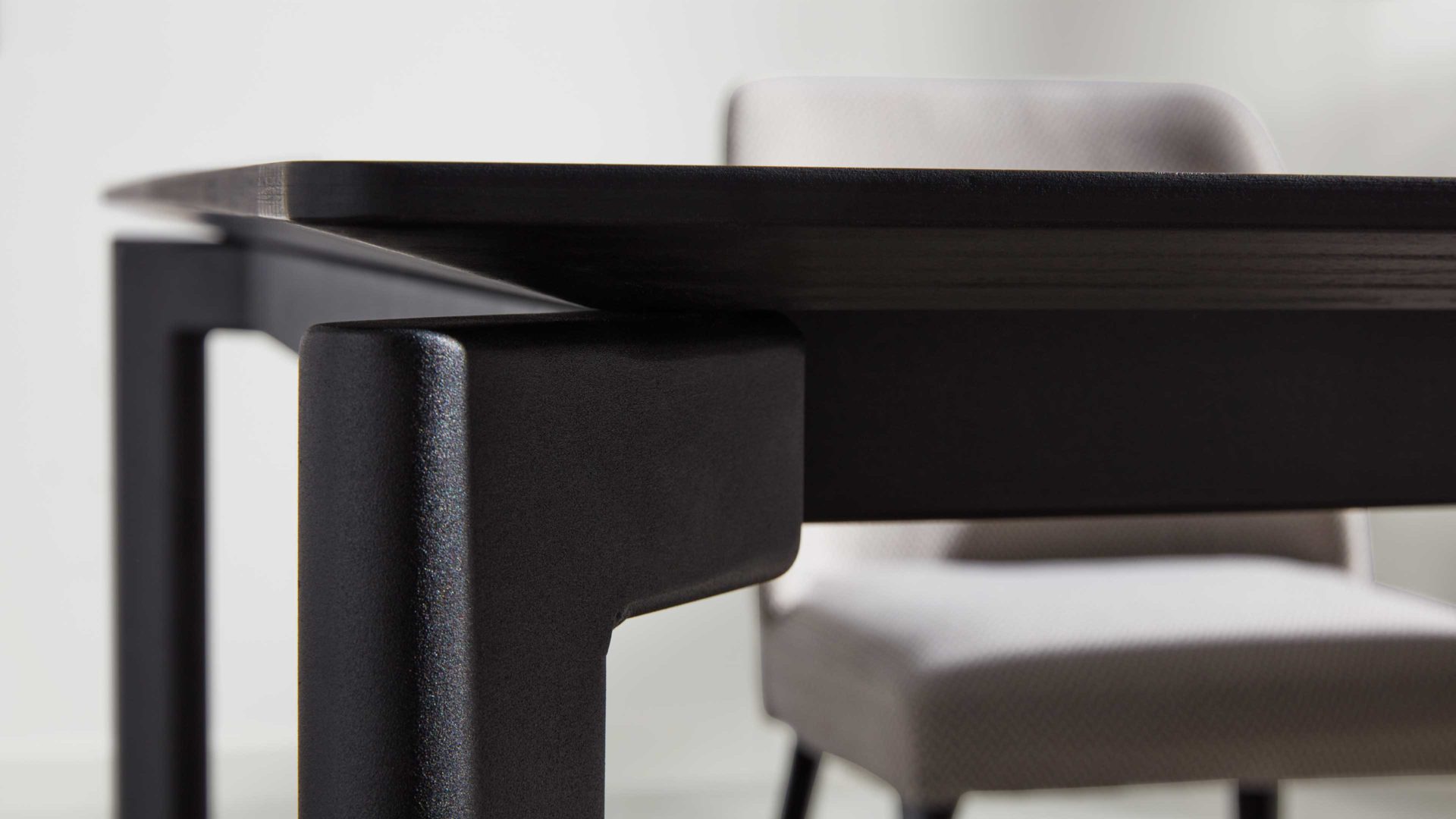 Auszugtisch Interliving aus Holz in Schwarz Interliving Esszimmer Serie 5110 - Auszugtisch mattschwarzes Eichefurnier - ca. 200 - 300 x 100 cm