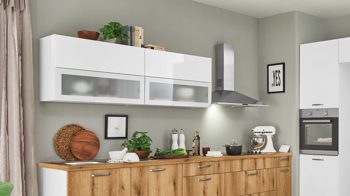 Einbauküche Pino aus Holz in Holzfarben Hell pino Einbauküche inklusive Einbaugeräte Weiß & Evoke Eiche - zweizeilig