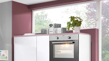 Einbauküche Pino aus Holz in Rosa pino Einbauküche inklusive Einbaugeräte Antikrosa & Weiß - zweizeilig