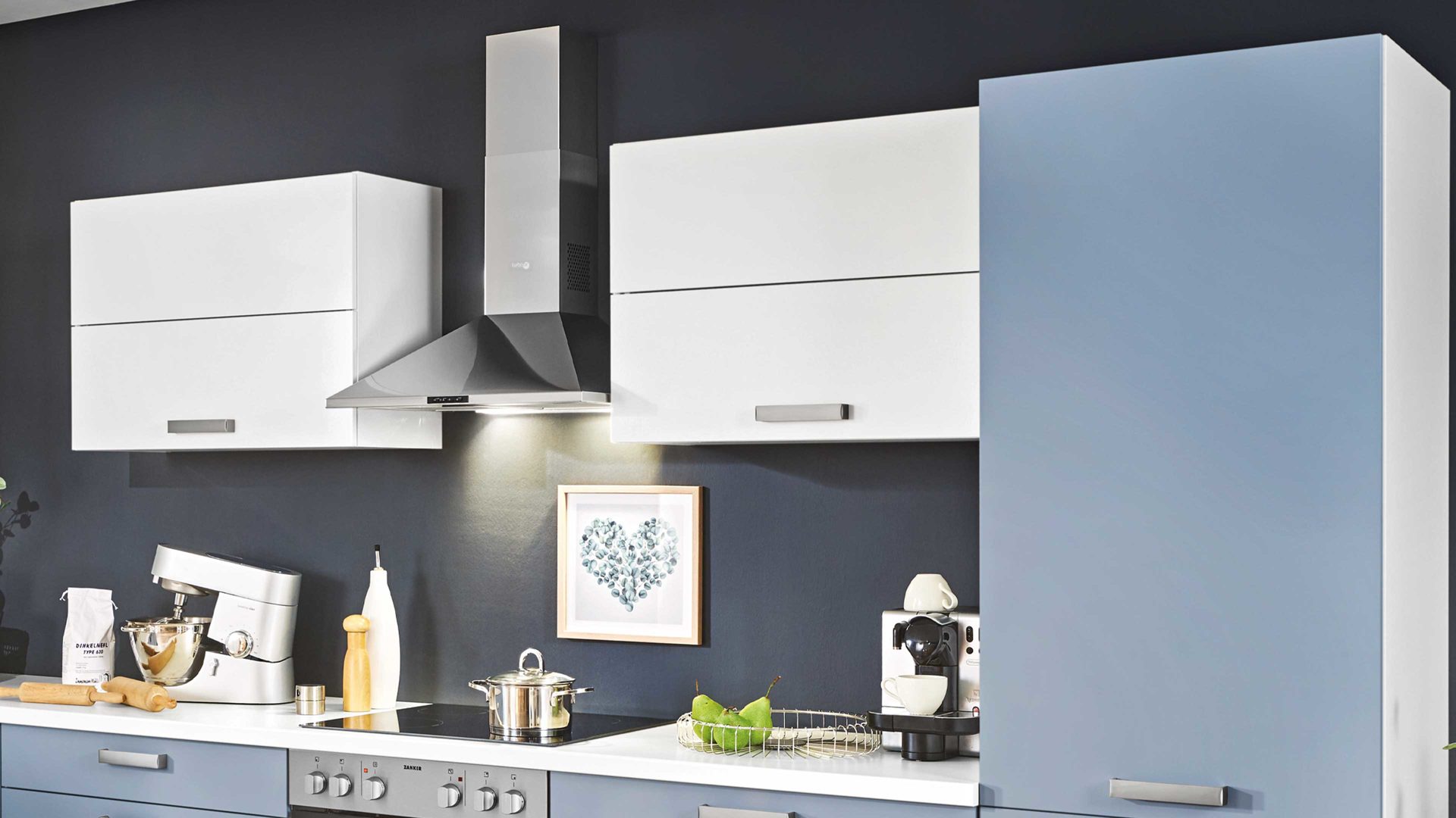 Einbauküche Pino aus Holz in Hellblau pino Einbauküche inklusive Einbaugeräte Pastellblau & Weiß - Stellfläche ca. 175 x 347 cm