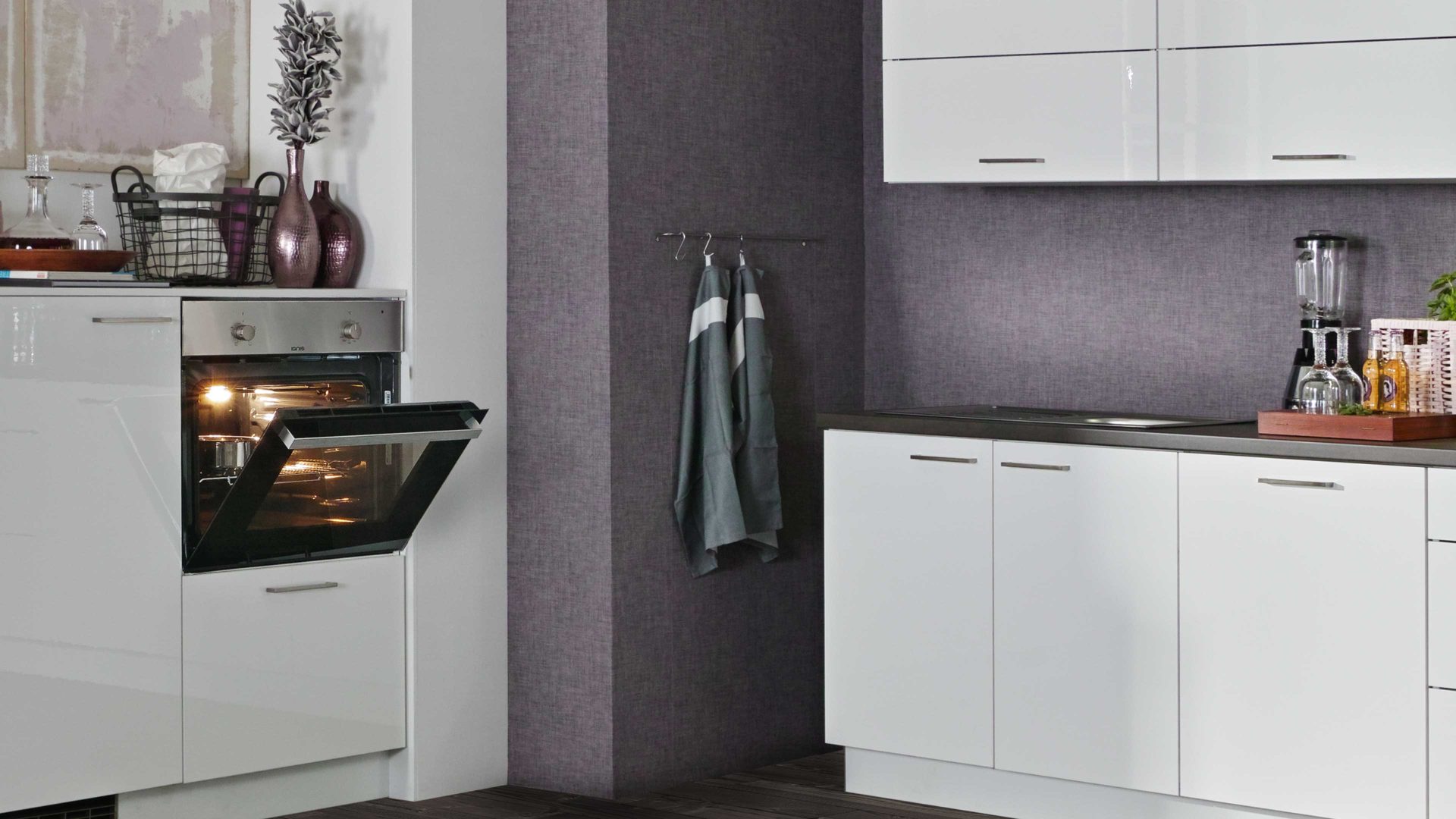 Einbauküche Express küchen aus Holz in Metallfarben EXPRESS KÜCHEN Einbauküche Star mit IGNIS-Geräten Weiß & Kupfer - zweizeilig