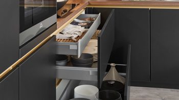 Einbauküche Nobilia® aus Holz in Holzfarben Dunkel nobilia® Einbauküche Touch mit PROGRESS Elektrogeräten Schwarz & Nussbaum - Stellfläche ca. 306 x 366 cm