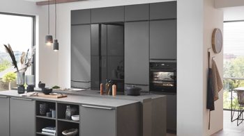 Einbauküche Nobilia® aus Holz in Dunkelgrau nobilia® Einbauküche Laser mit PROGRESS Elektrogeräten Vulkangrau & Schwarzglas - zweizeilig