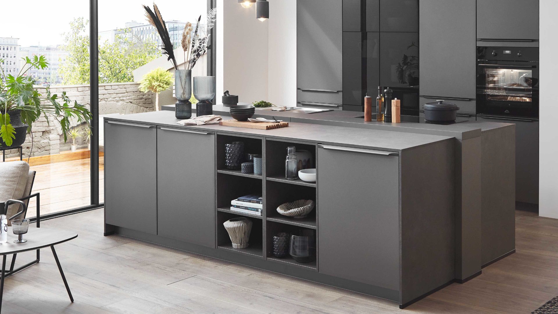 Einbauküche Nobilia® aus Holz in Dunkelgrau nobilia® Einbauküche Laser mit PROGRESS Elektrogeräten Vulkangrau & Schwarzglas - zweizeilig
