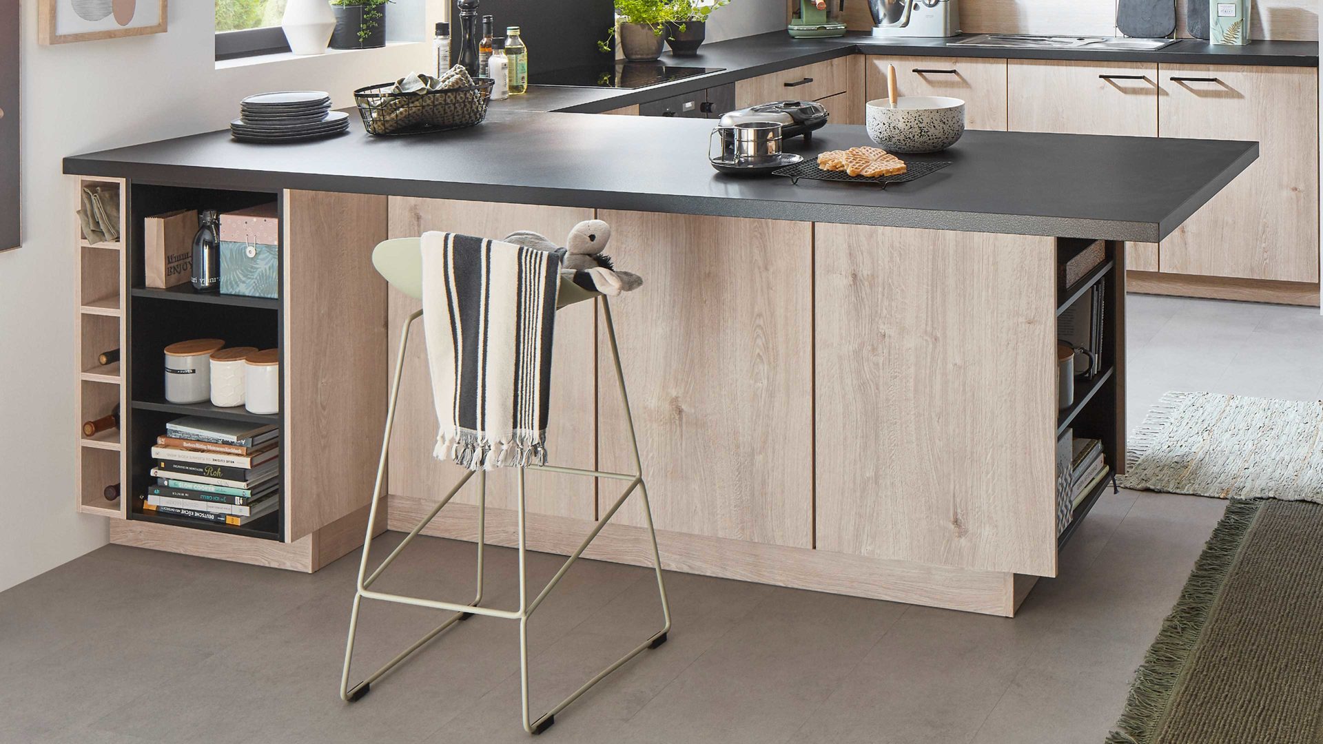 Einbauküche Nobilia® aus Holz in Holzfarben nobilia® Einbauküche Natura mit PROGRESS Elektrogeräten Eiche Montral & Schwarz - zweizeilig