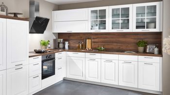 Einbauküche Nobilia® aus Holz in Weiß nobilia® Einbauküche Sylt mit AEG Elektrogeräten Alpinweiß & Balkeneiche - Stellfläche ca. 320 x 310 cm