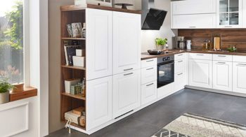 Einbauküche Nobilia® aus Holz in Weiß nobilia® Einbauküche Sylt mit AEG Elektrogeräten Alpinweiß & Balkeneiche - Stellfläche ca. 320 x 310 cm