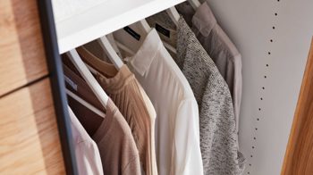 Kleiderschrank Interliving aus Holz in Grau Interliving Schlafzimmer Serie 1024 – Schwebetürenschrank Design 25,  Taupe & Balkeneiche - zwei Türen, Breite ca. 331 cm