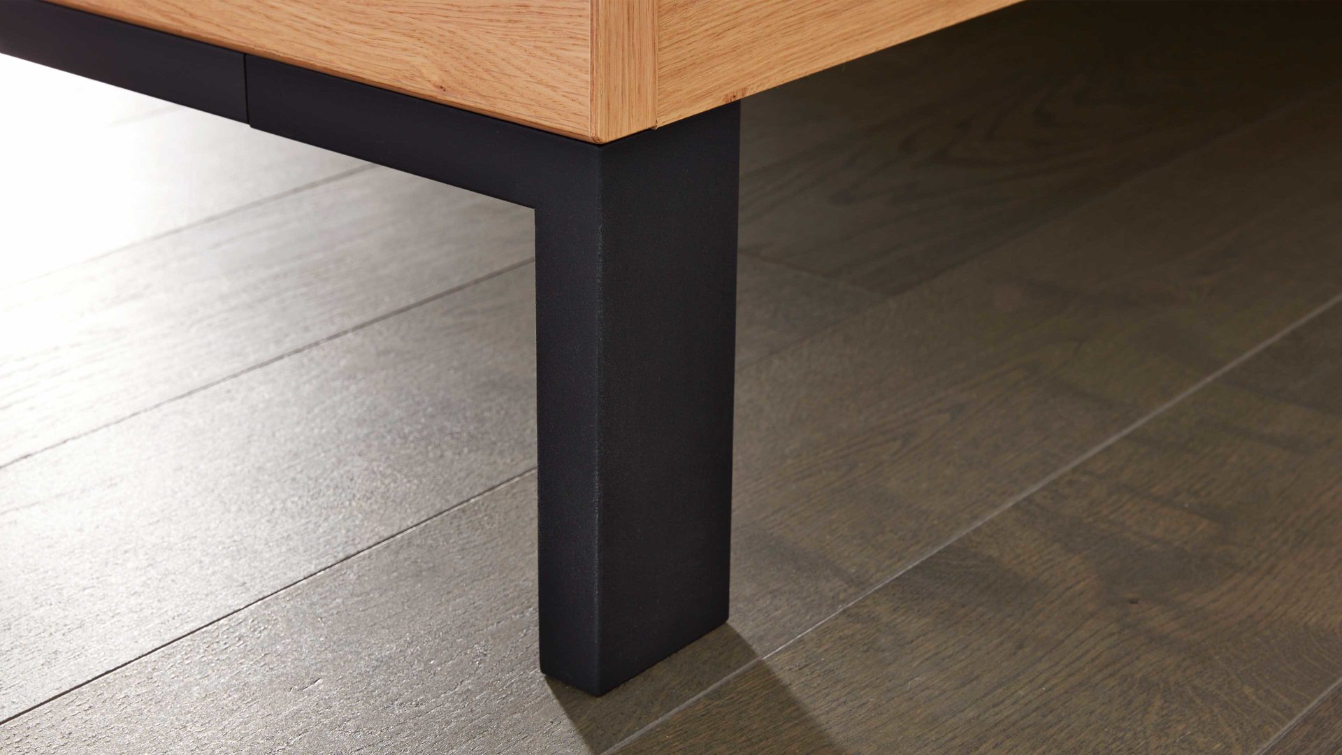 Bettgestell Interliving aus Holz in Holzfarben Interliving Schlafzimmer Serie 1024 – Bettgestell Winkelfüße, Liegefläche ca. 200 x 200 cm - Balkeneiche