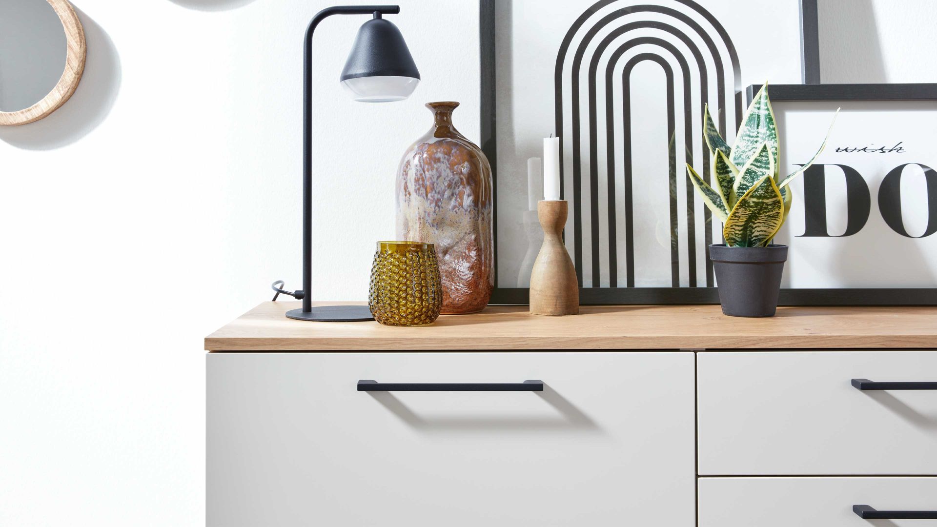 Kombikommode Interliving aus Holz in Beige Interliving Schlafzimmer Serie 1024 – Kombikommode 56016 links eine Tür, rechts fünf Schubladen - Sand & Balkeneiche, Breite ca. 120 cm