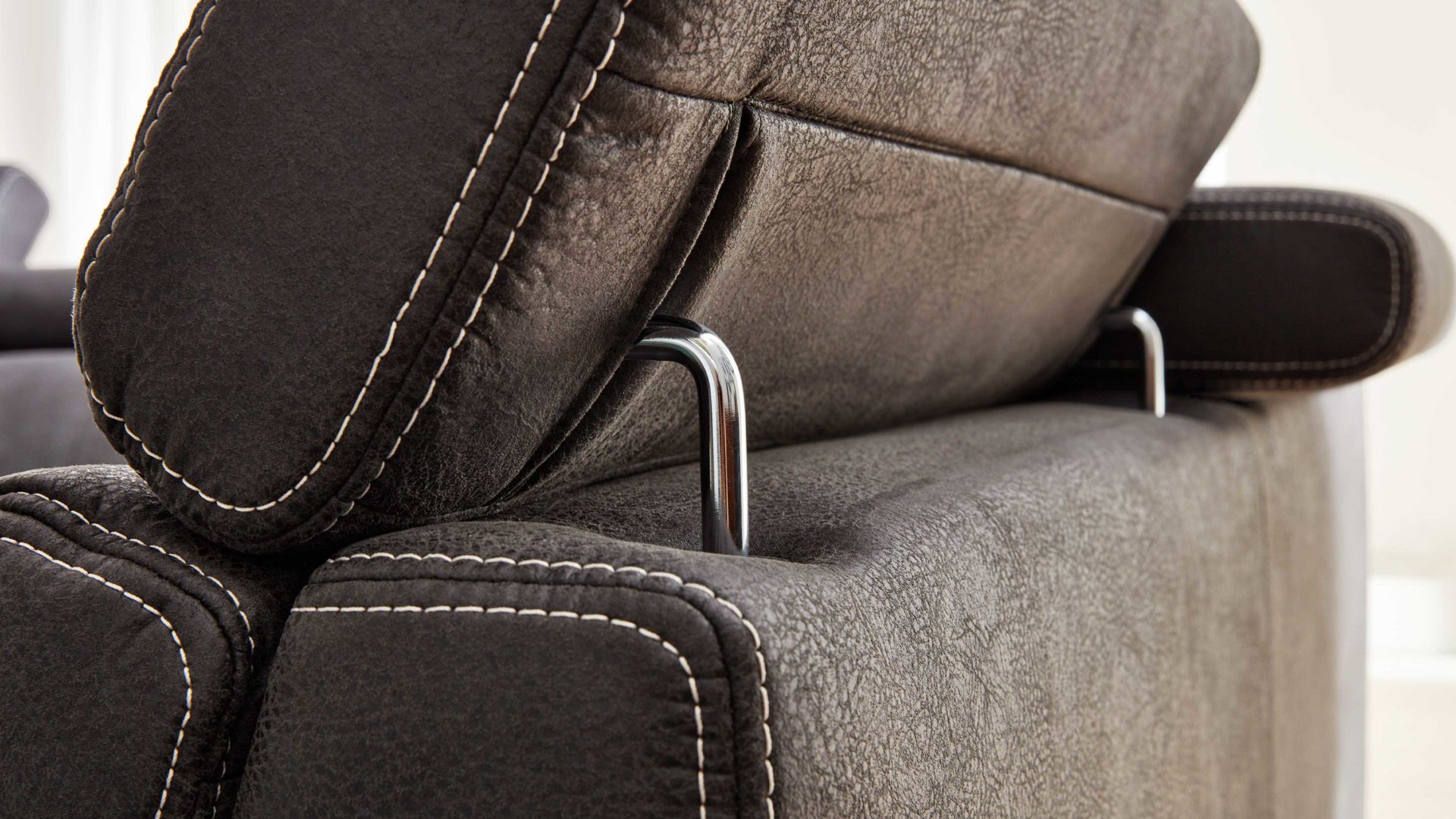 Funktion Interliving aus Metall in Transparent Interliving Sofa Serie 4252 – Kopfteilverstellung manuelle Funktion