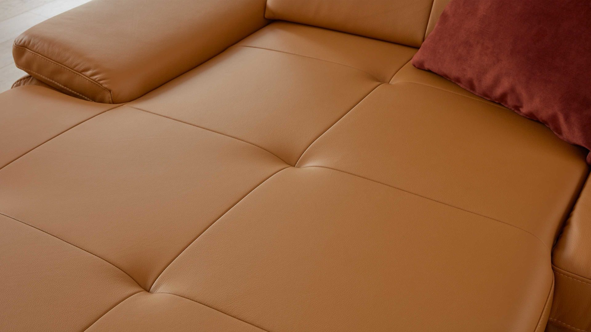 Ecksofa modulmaster aus Leder in Orange Modulmaster MM-PN1044 - Ecksofa kurkumafarbenes Leder Vivre & Rollenfüße – Stellfläche ca. 195 x 309 cm