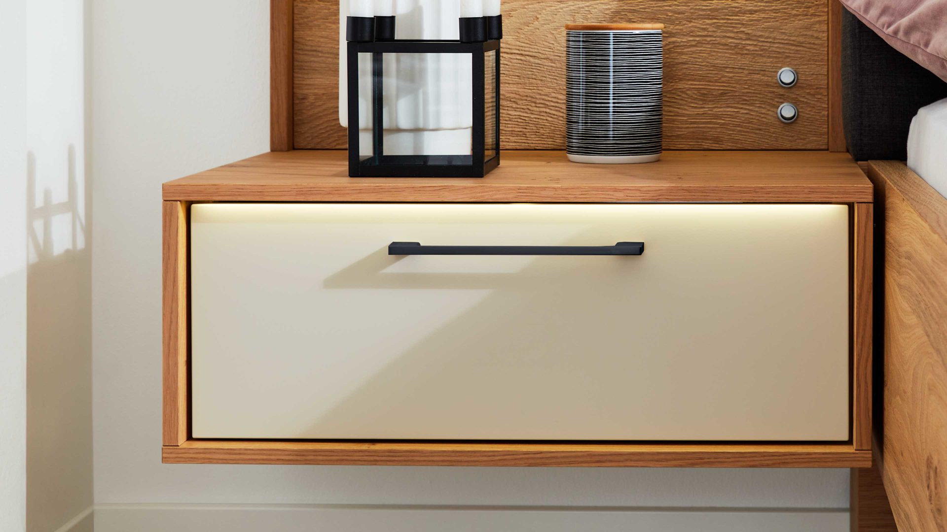 Möbelbeleuchtung Interliving aus Kunststoff in Weiß Interliving Schlafzimmer Serie 1023 – Vorderkantenbeleuchtung 80073 Breite ca. 64 cm