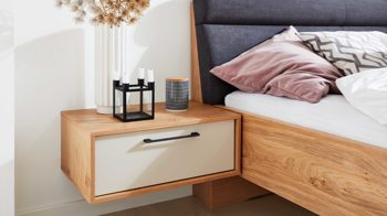 Nachtkommode Interliving aus Holz in Weiß Interliving Schlafzimmer Serie 1023 – Nachtkommode Breite ca. 64 cm - Weiß & Balkeneiche, eine Schublade
