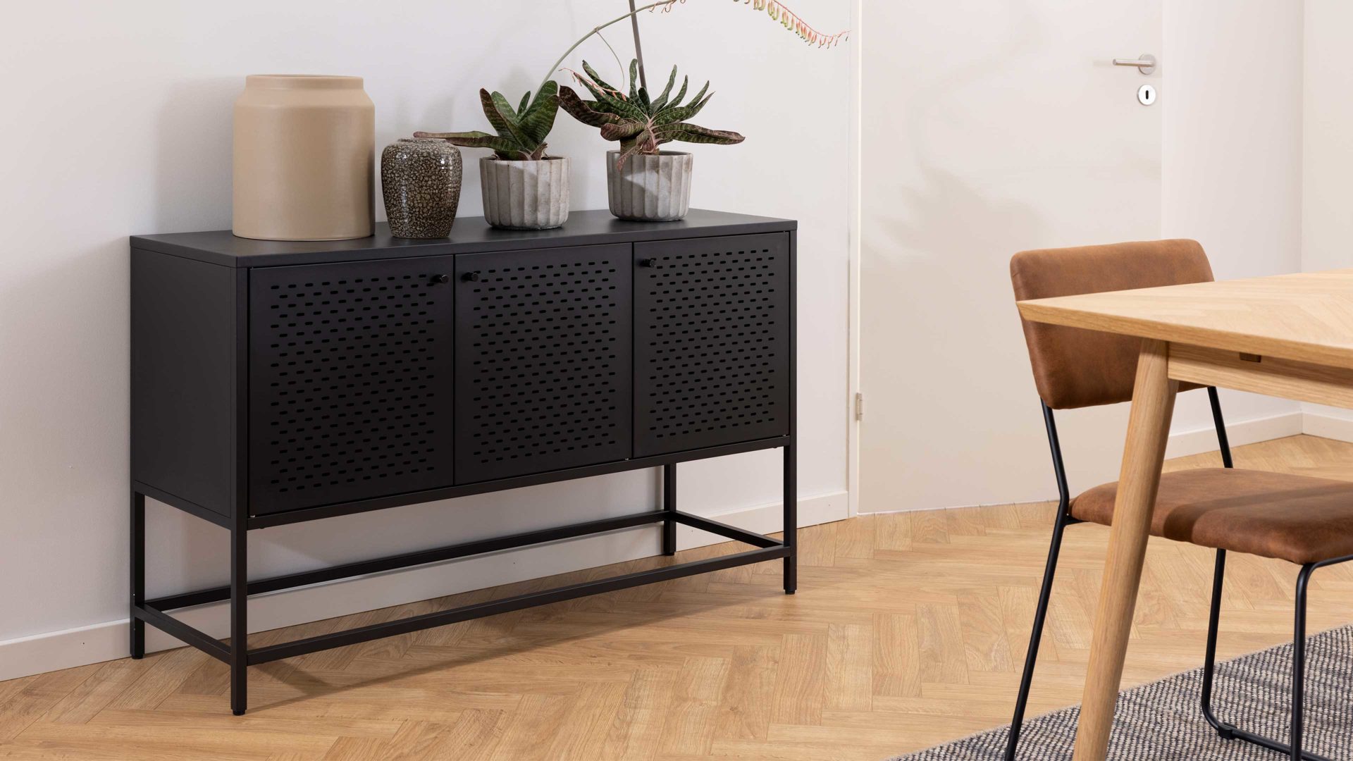 Sideboard Actona group aus Metall in Schwarz Metallmöbel Newcastle - Sideboard schwarzes Metall - drei Türen, Breite ca. 125 cm