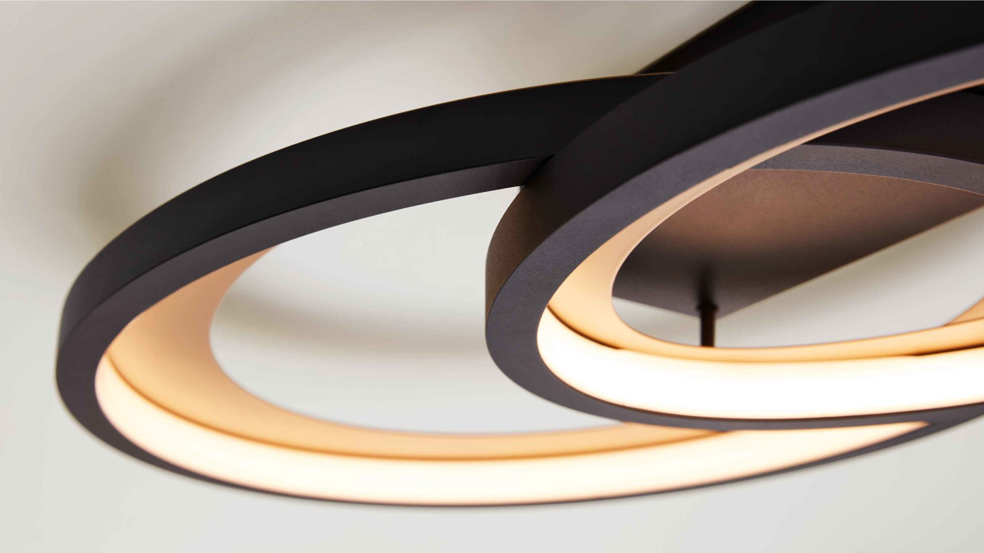 Deckenleuchte Interliving aus Metall in Schwarz Interliving Leuchten Serie 9337 - Deckenleuchte Mattschwarz & Gold – ca. 59 x 33 cm