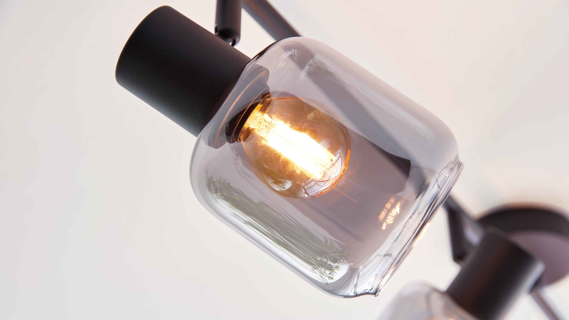 Deckenleuchte Interliving aus Glas in Grau Interliving Leuchten Serie 9341 - Deckenleuchte Rauchglas & Mattschwarz – Länge ca. 38 cm