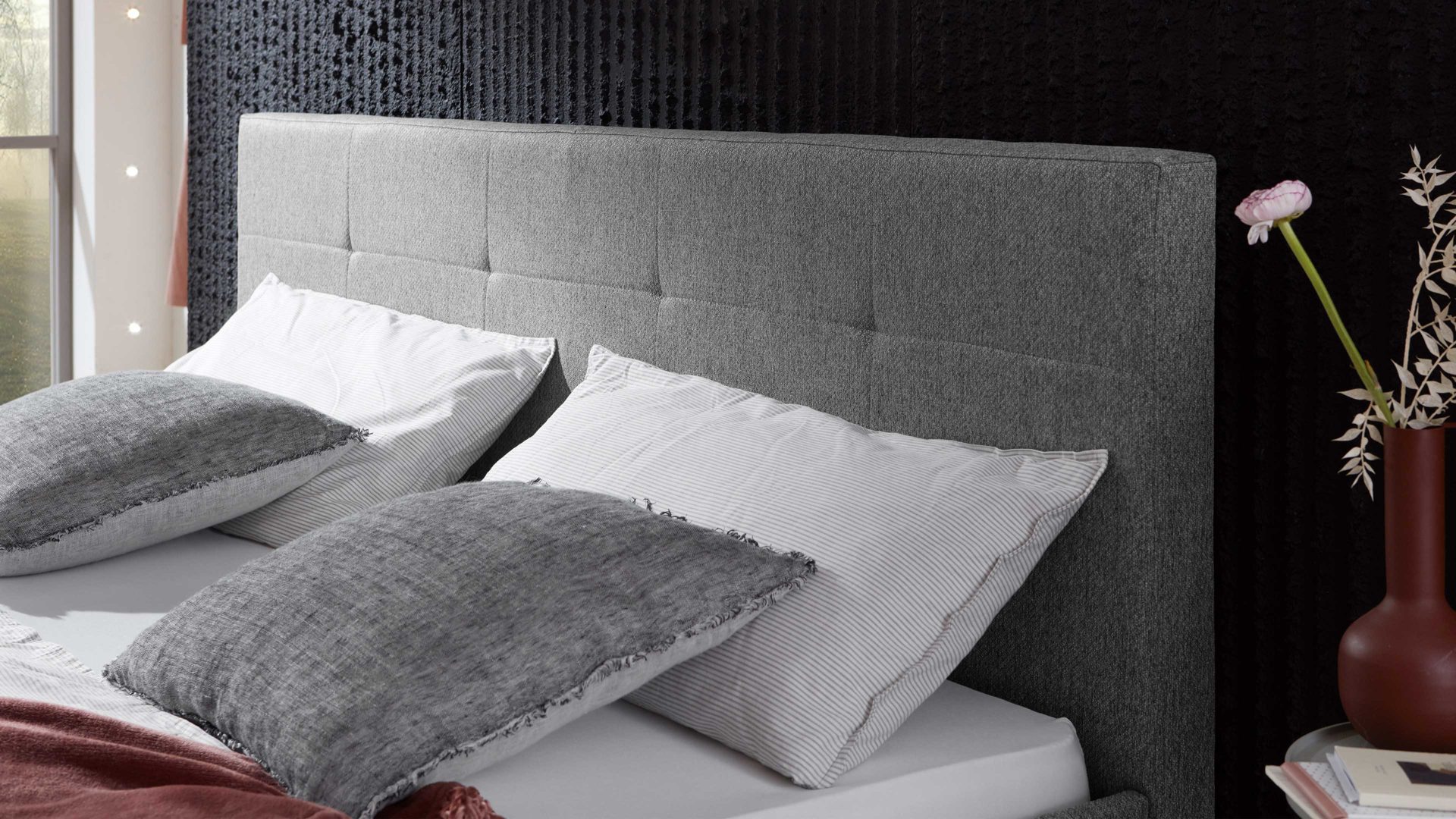 Bettgestell Meise.möbel aus Stoff in Hellgrau Polsterbettgestell Jazz mit gestepptem Kopfteil grauer Bezug Stelar 92 & Holzfüße - Liegefläche ca. 180 x 200 cm