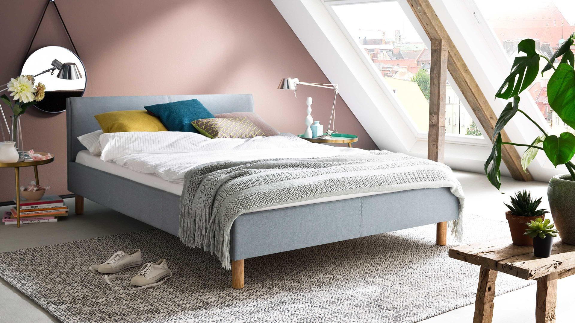 Bettgestell Meise.möbel aus Stoff in Blau Polsterbettgestell Lena eisblauer Bezug Sawana Nr. 72 & Holzfüße - Liegefläche ca. 140 x 200 cm