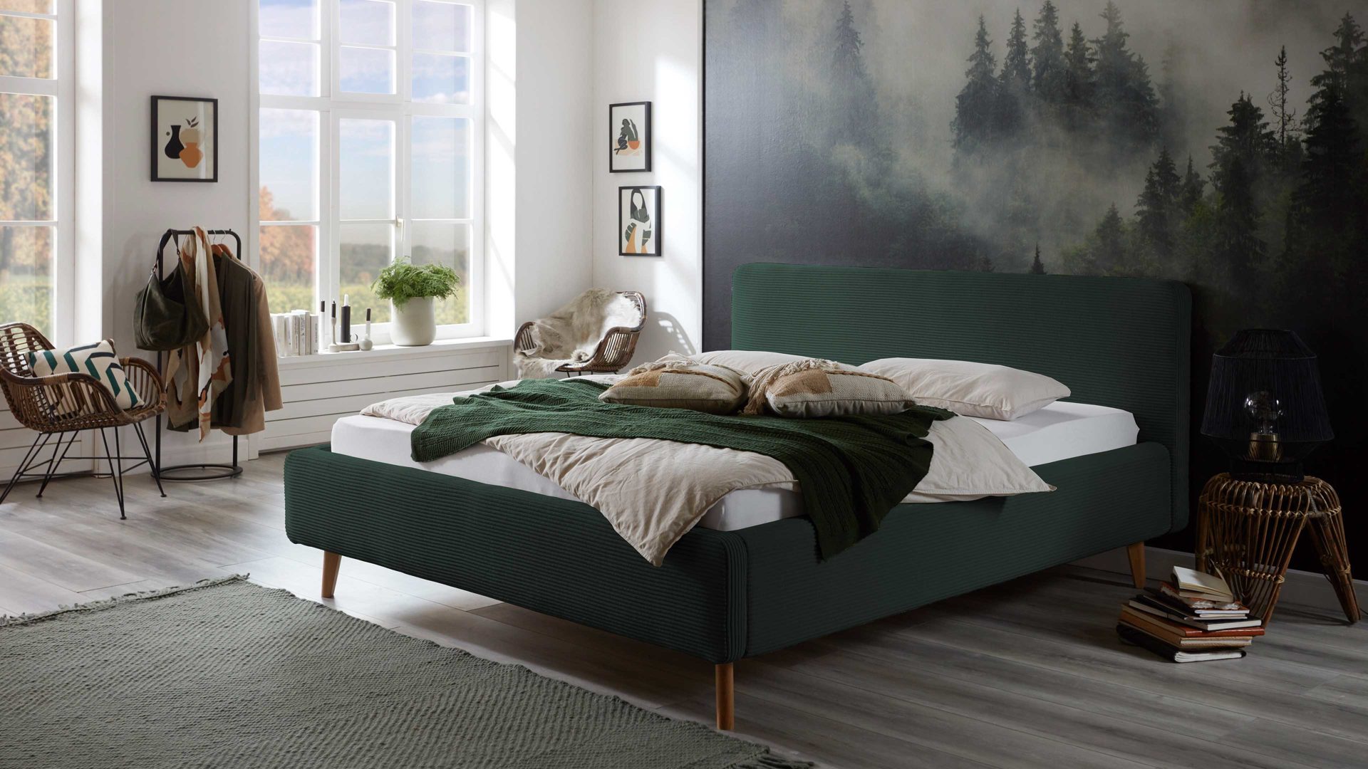 Bettgestell Meise.möbel aus Stoff in Dunkelgrün Polsterbettgestell Mattis mit Bettkasten dunkelgrüner Breitcord Poso 14 & Holzfüße - Liegefläche ca. 180 x 200 cm