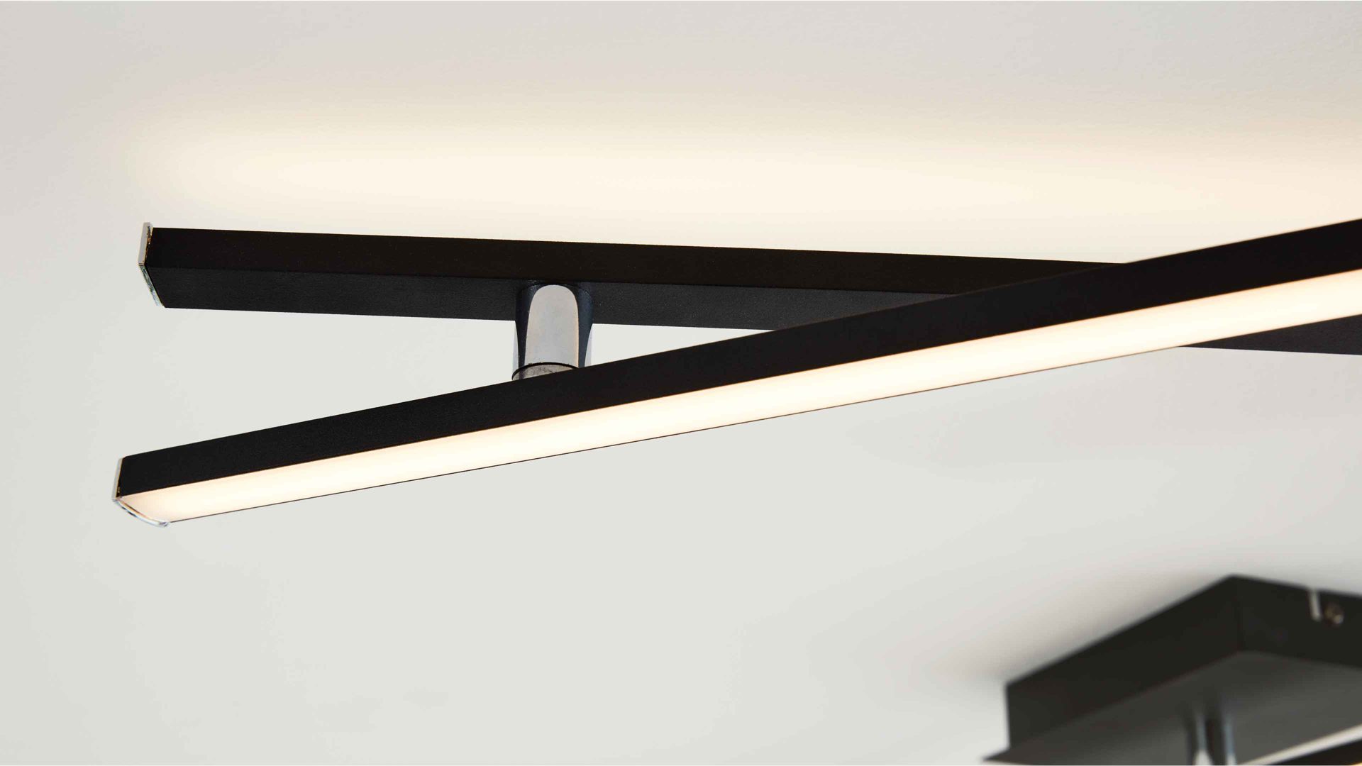 Deckenleuchte Interliving aus Metall in Schwarz Interliving Leuchten Serie 9339 - Deckenleuchte Mattschwarz – Länge ca. 345 cm