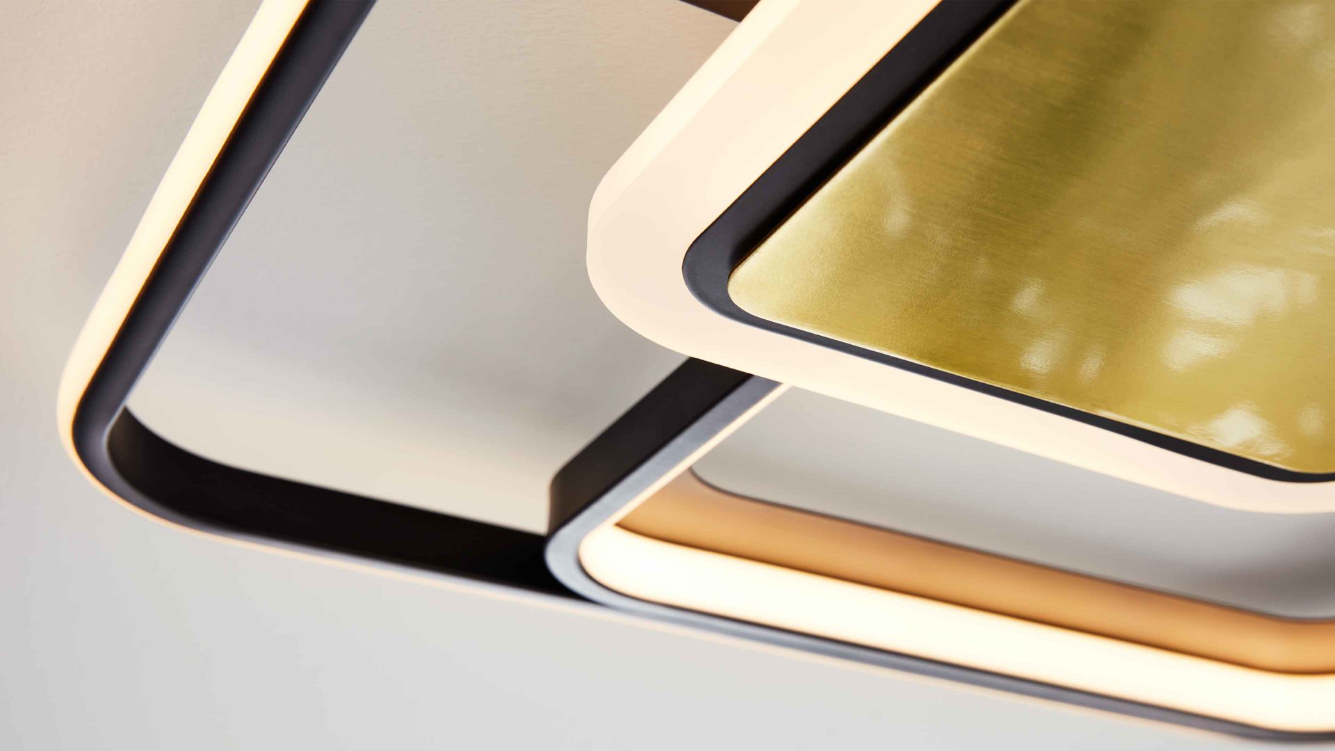 Deckenleuchte Interliving aus Metall in Schwarz Interliving Leuchten Serie 9329 - Deckenleuchte Schwarz & Messing – ca. 50 x 50 cm